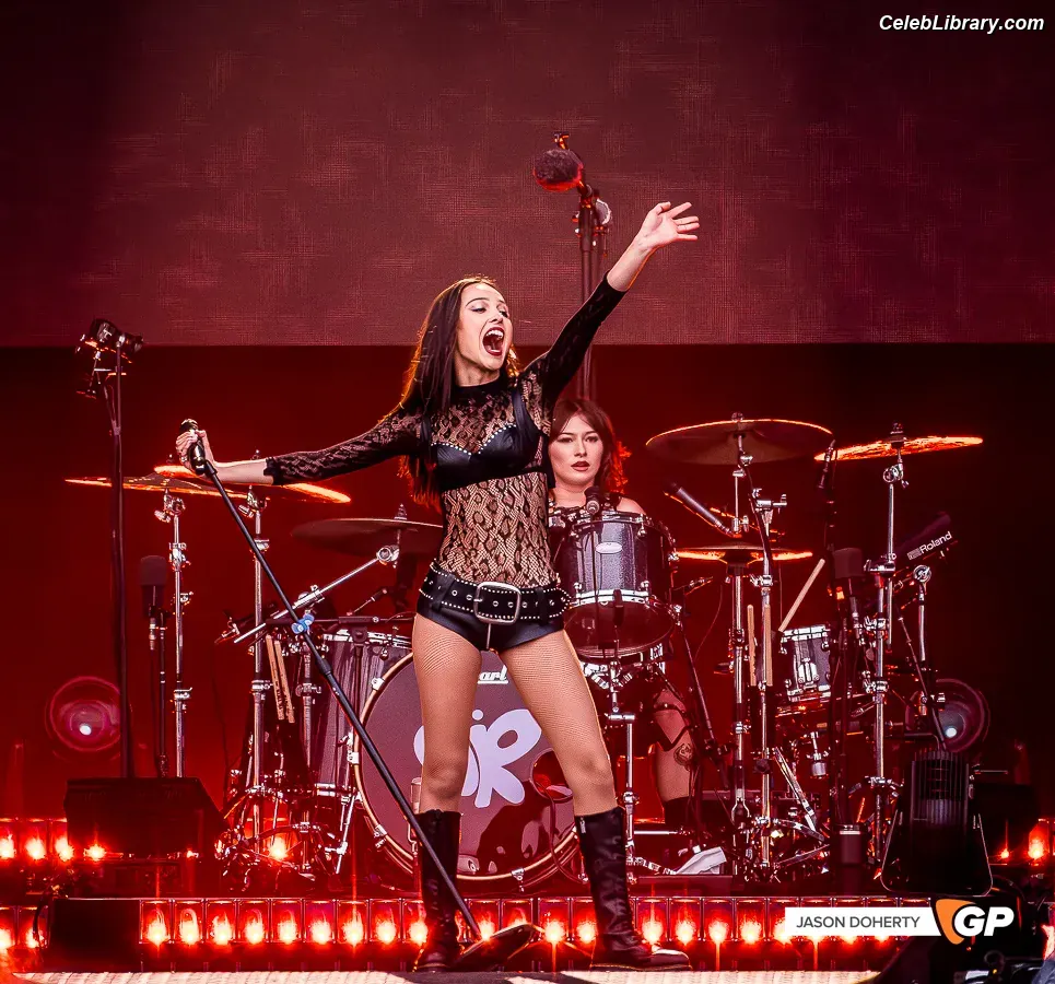 Olivia Rodrigo photo 4 of 3937