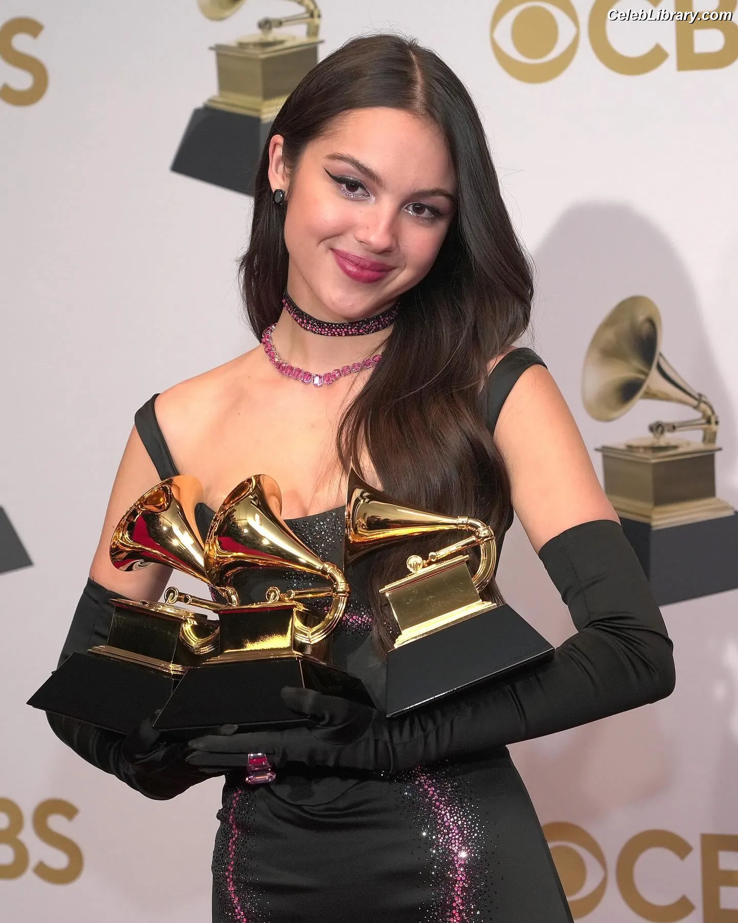 Olivia Rodrigo photo 9 of 3937