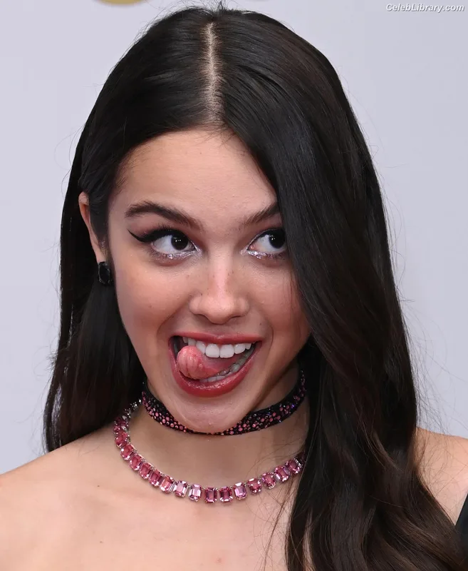 Olivia Rodrigo photo 2 of 3933