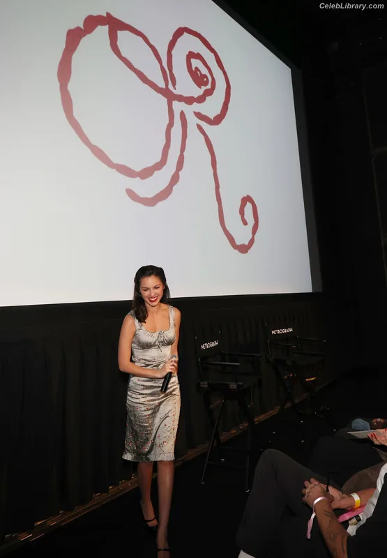 Olivia Rodrigo photo 14 of 3933