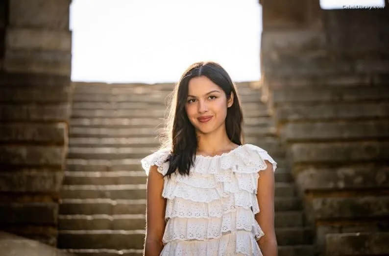 Olivia Rodrigo photo 1 of 3933
