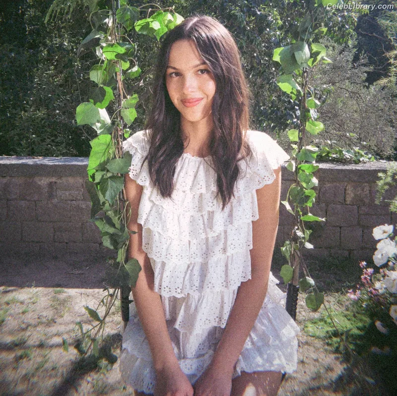Olivia Rodrigo photo 11 of 3933