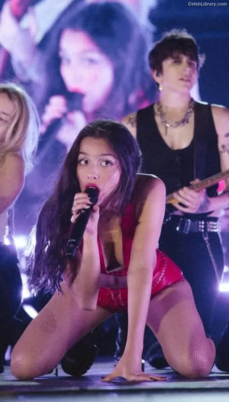 Olivia Rodrigo photo 16 of 3933