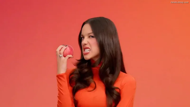 Olivia Rodrigo photo 11 of 3933
