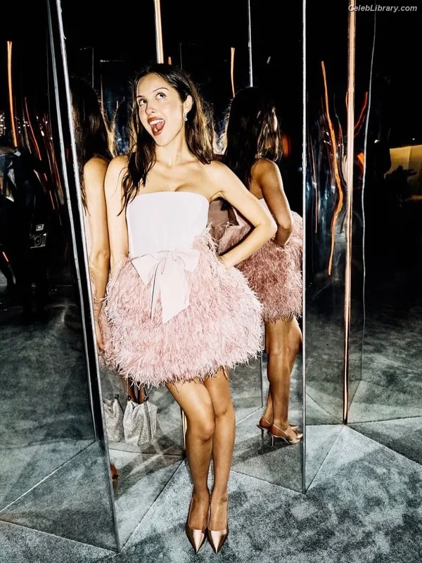 Olivia Rodrigo photo 7 of 3933