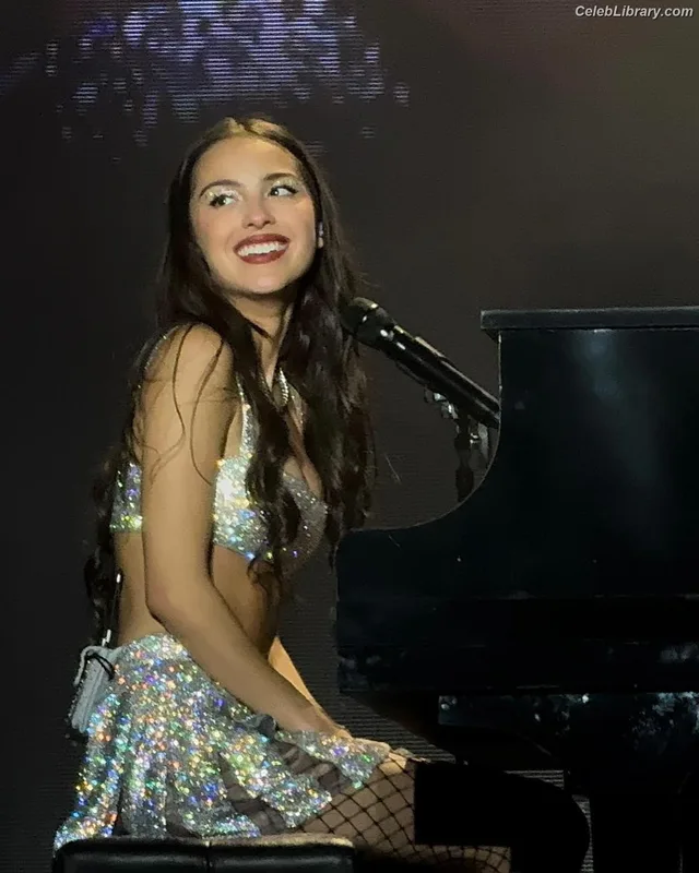 Olivia Rodrigo photo 24 of 3933