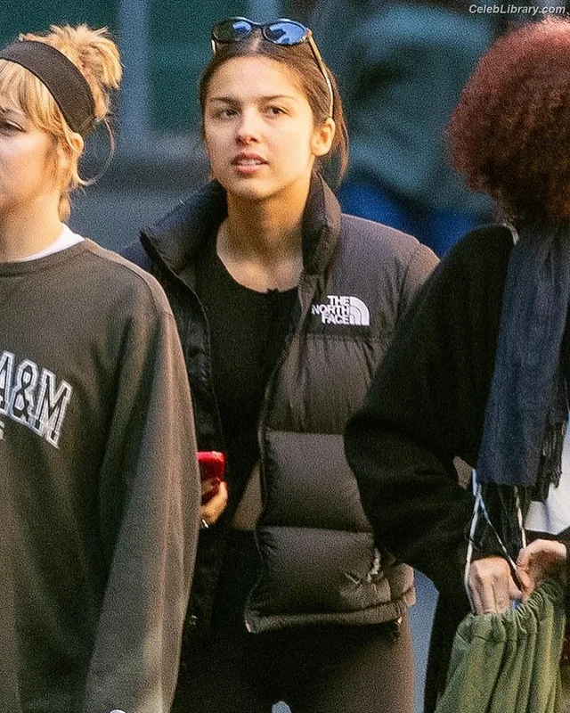 Olivia Rodrigo photo 4 of 3933