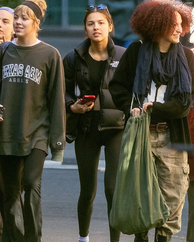 Olivia Rodrigo photo 6 of 3933