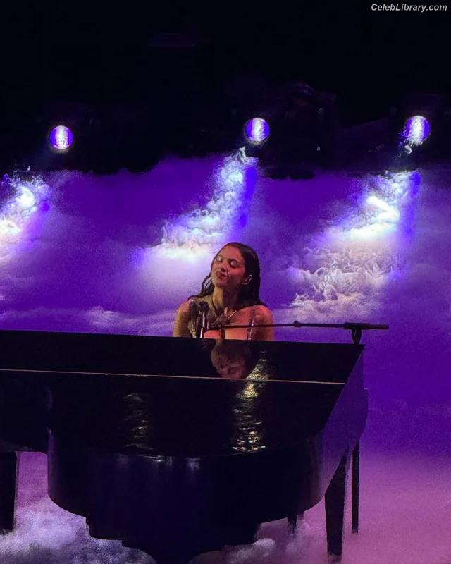Olivia Rodrigo photo 13 of 3933