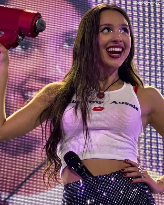 Olivia Rodrigo photo 4 of 3933