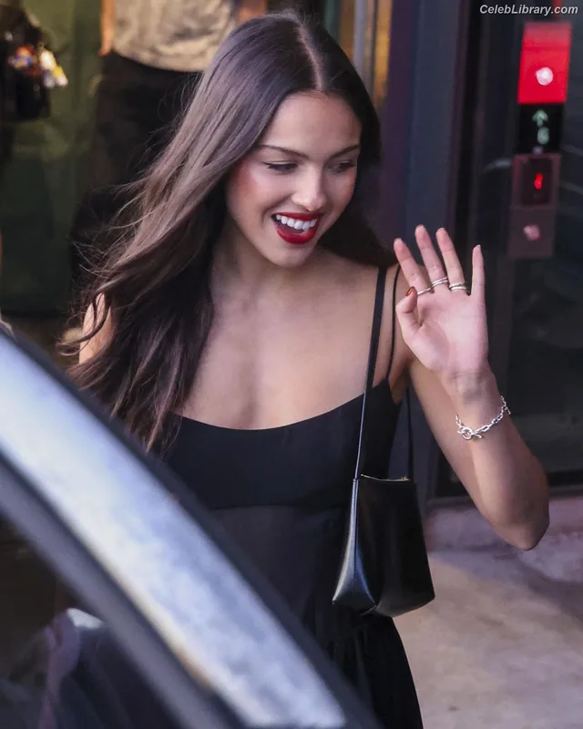 Olivia Rodrigo photo 18 of 3933
