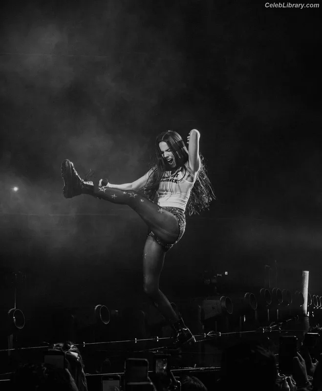 Olivia Rodrigo photo 3 of 3933