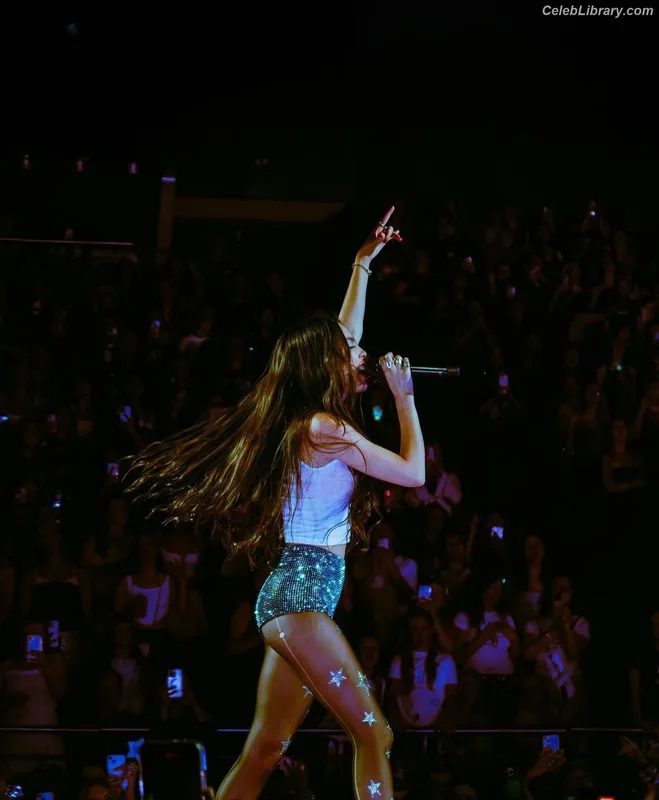 Olivia Rodrigo photo 4 of 3933