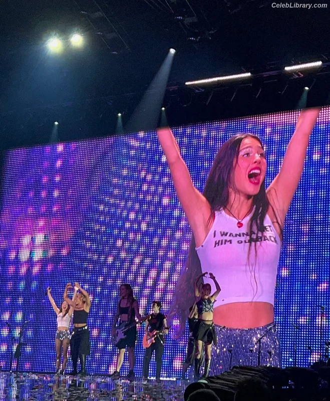 Olivia Rodrigo photo 6 of 3933