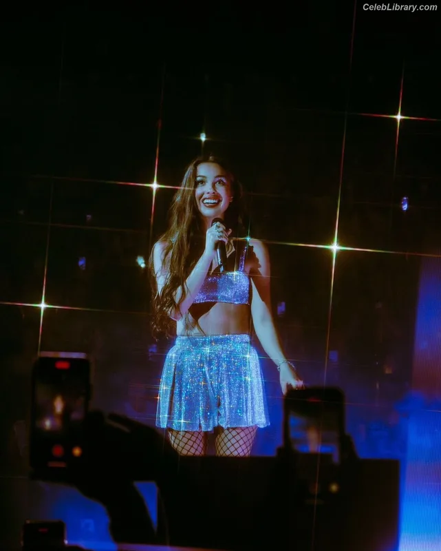 Olivia Rodrigo photo 7 of 3933