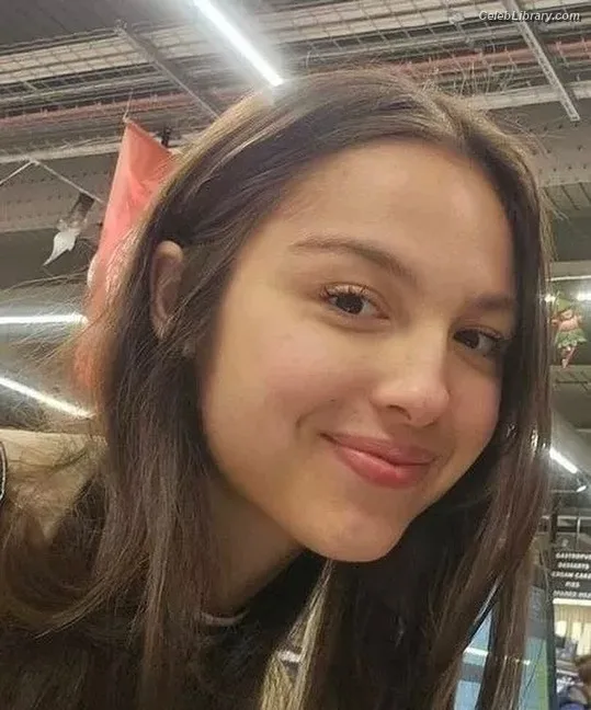 Olivia Rodrigo photo 13 of 3933