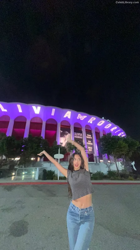 Olivia Rodrigo photo 16 of 3933