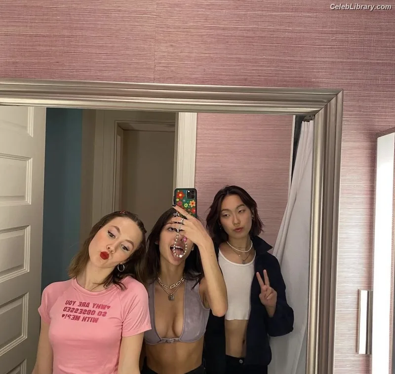 Olivia Rodrigo photo 3 of 3933
