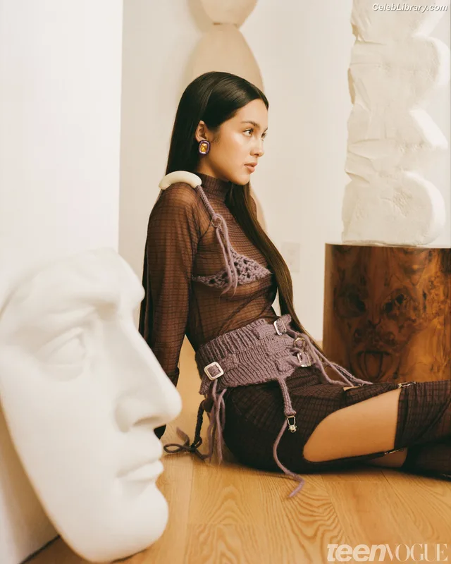 Olivia Rodrigo photo 2 of 3933