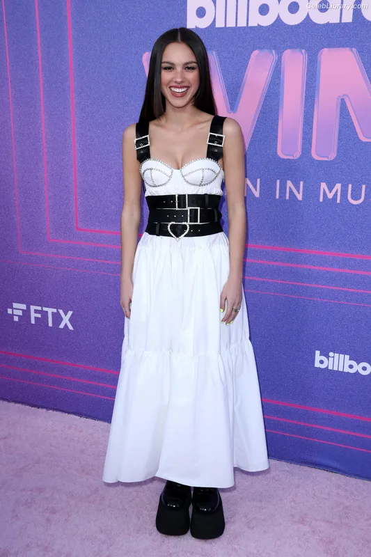 Olivia Rodrigo photo 13 of 3933