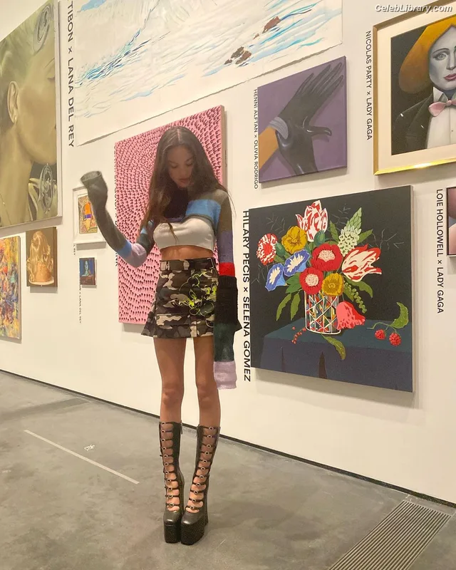 Olivia Rodrigo photo 16 of 3933