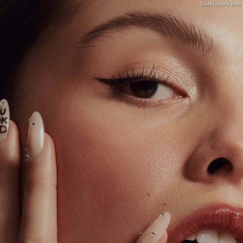 Olivia Rodrigo photo 16 of 3933