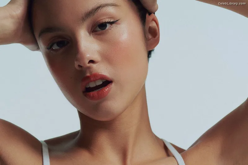 Olivia Rodrigo photo 17 of 3933