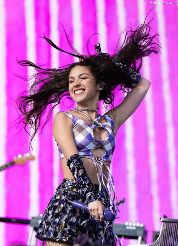 Olivia Rodrigo photo 20 of 3933