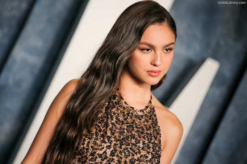 Olivia Rodrigo photo 16 of 3933