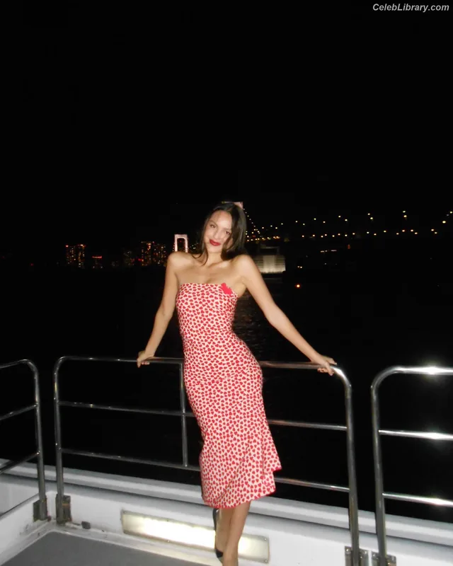 Olivia Rodrigo photo 1 of 3933