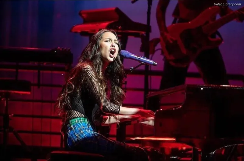 Olivia Rodrigo photo 5 of 3933