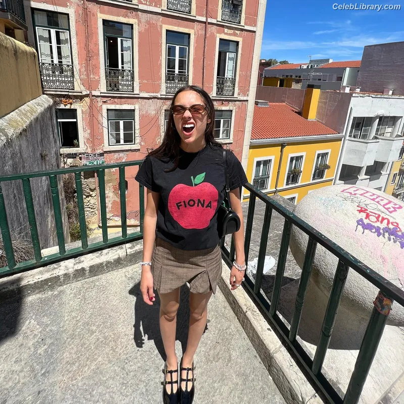 Olivia Rodrigo photo 6 of 3933