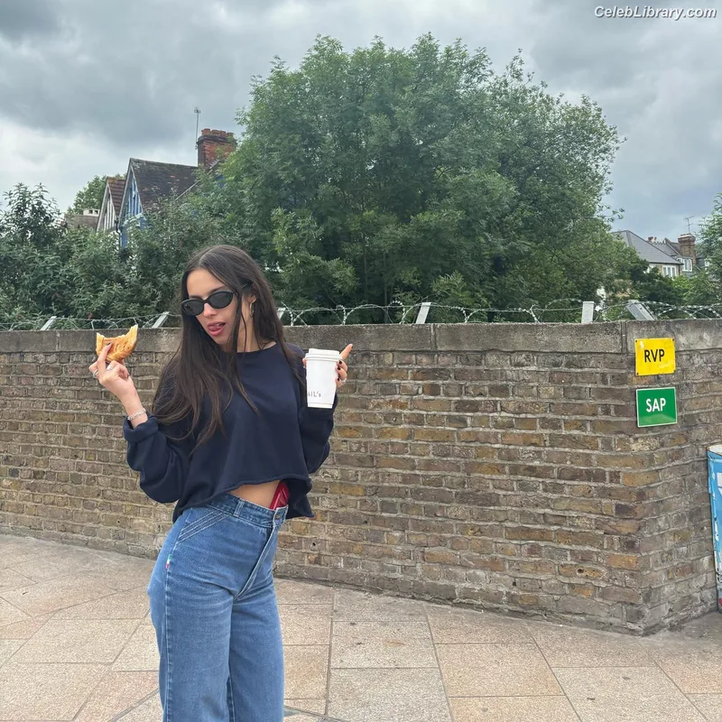 Olivia Rodrigo photo 8 of 3933