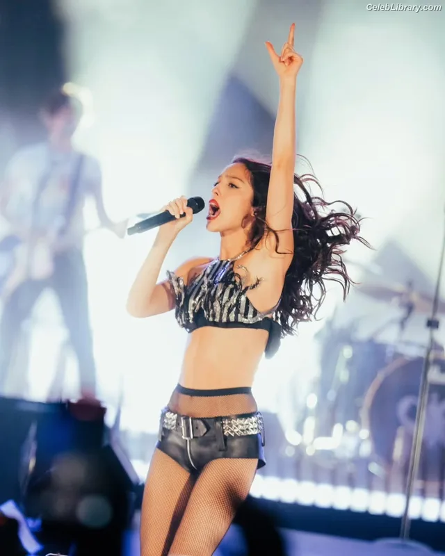 Olivia Rodrigo photo 14 of 3933