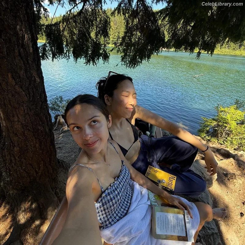 Olivia Rodrigo photo 23 of 3933