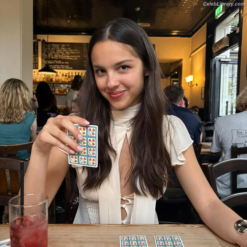 Olivia Rodrigo photo 24 of 3933