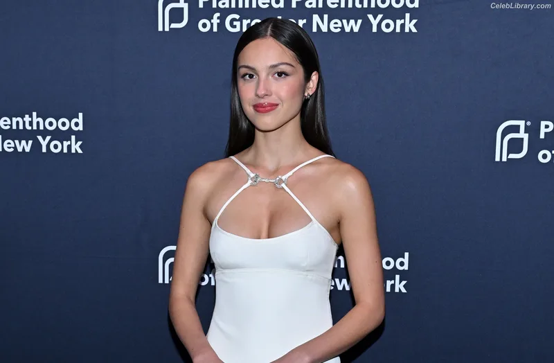 Olivia Rodrigo photo 8 of 3933