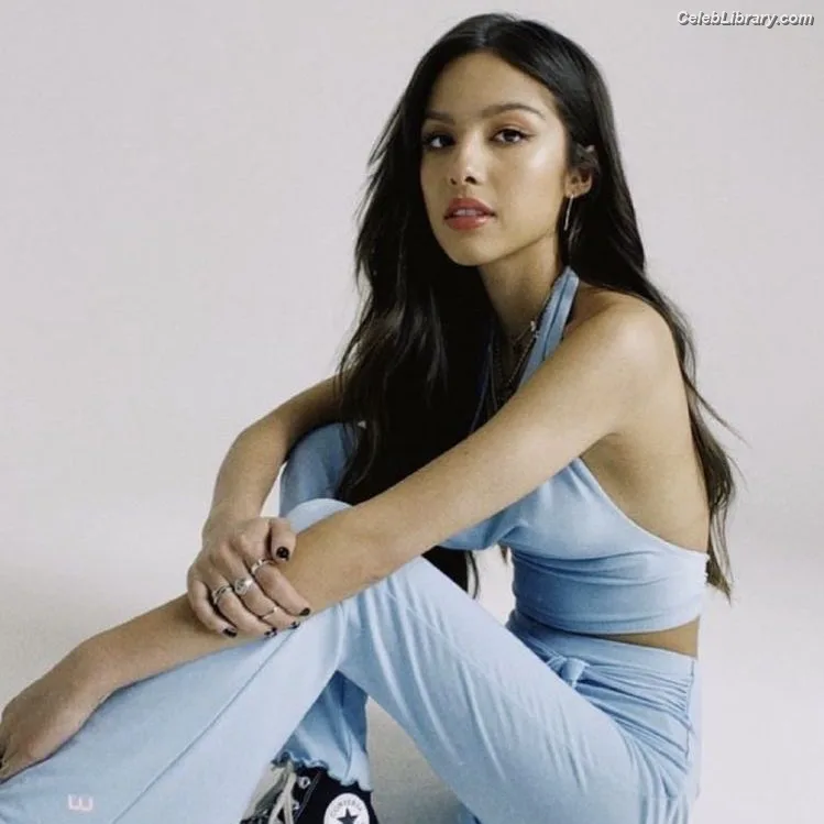 Olivia Rodrigo photo 4 of 3933