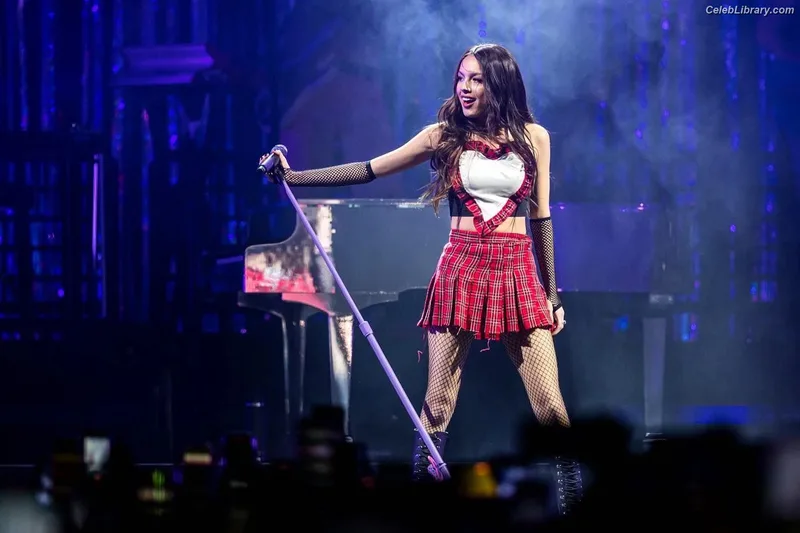 Olivia Rodrigo photo 8 of 3933