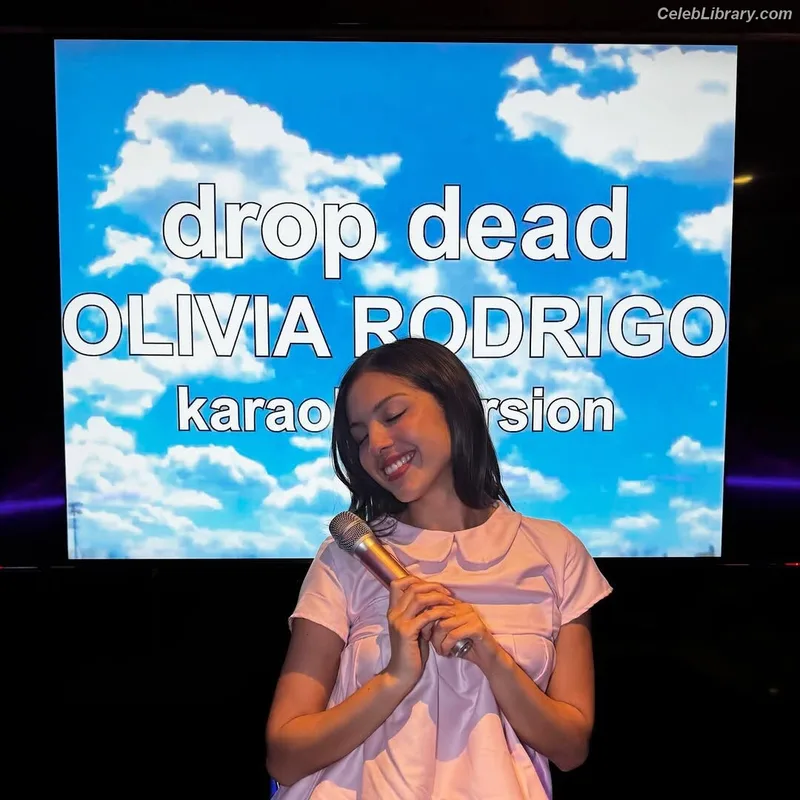 Olivia Rodrigo photo 16 of 3933