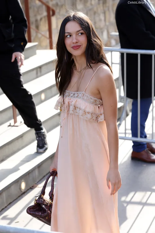 Olivia Rodrigo photo 8 of 3933