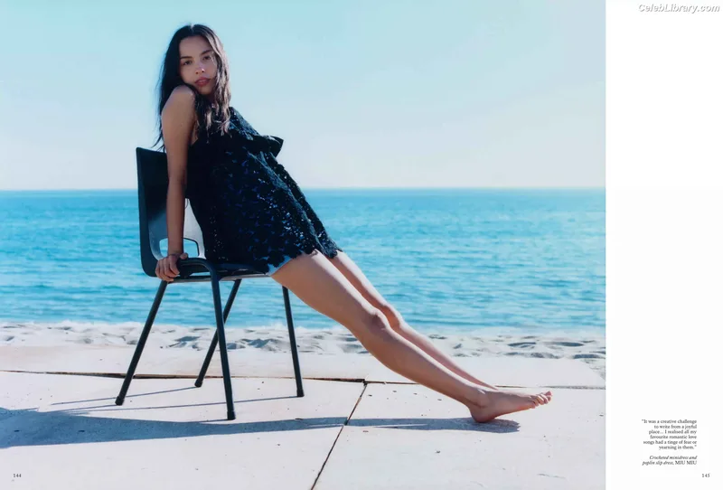 Olivia Rodrigo photo 21 of 3933