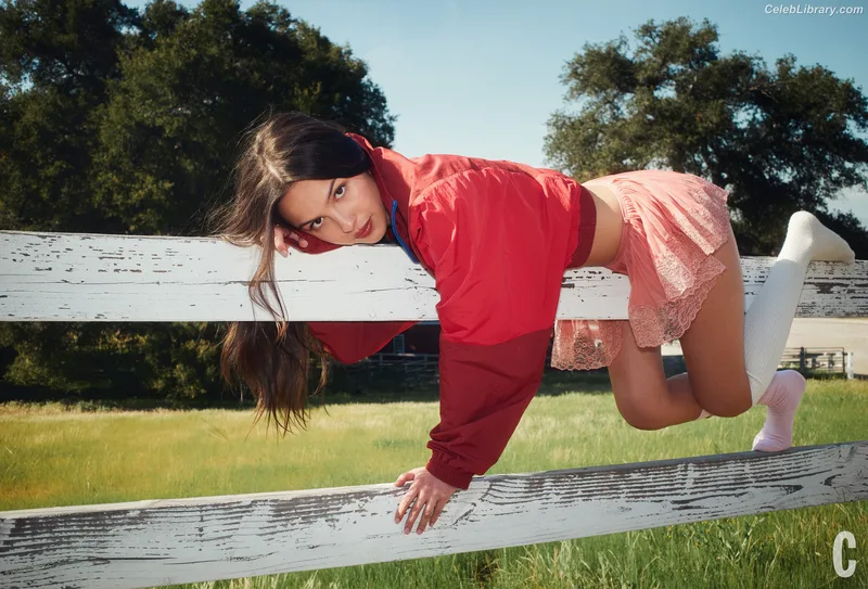 Olivia Rodrigo photo 16 of 3933