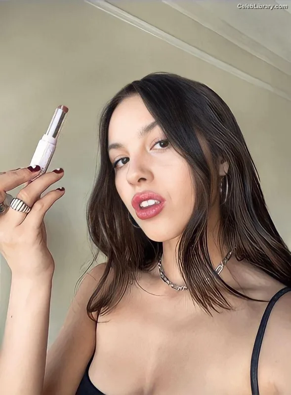 Olivia Rodrigo photo 24 of 3933