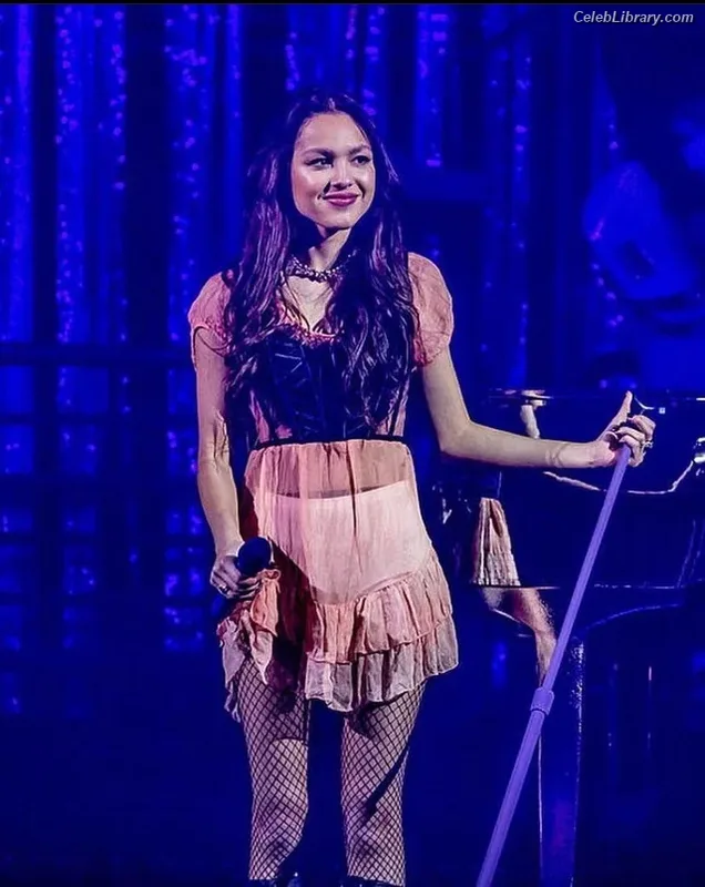 Olivia Rodrigo photo 6 of 3933