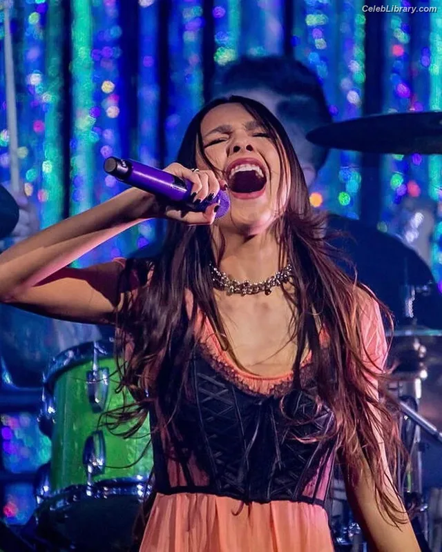 Olivia Rodrigo photo 21 of 3933