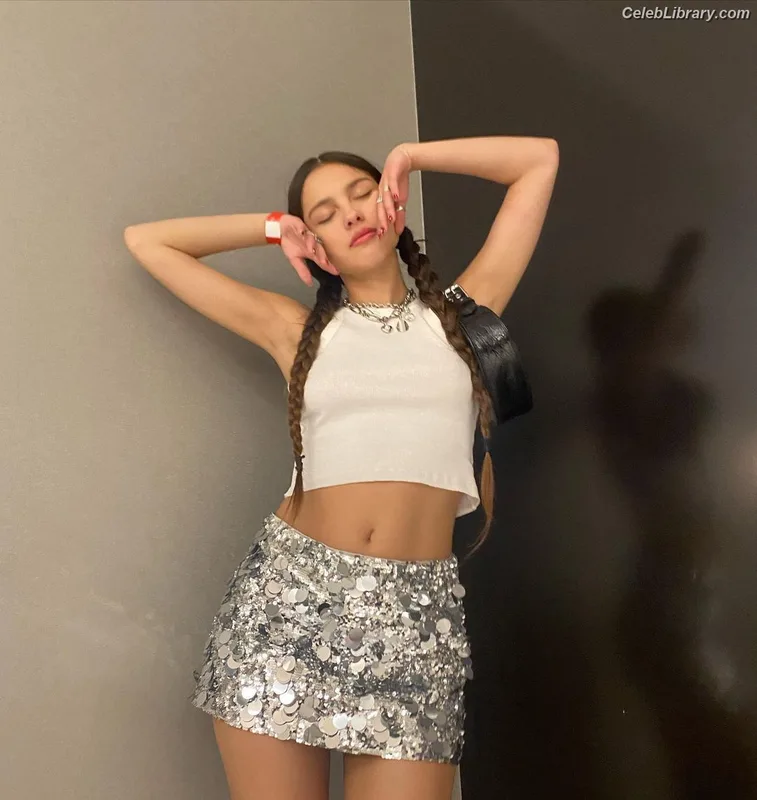 Olivia Rodrigo photo 8 of 3933