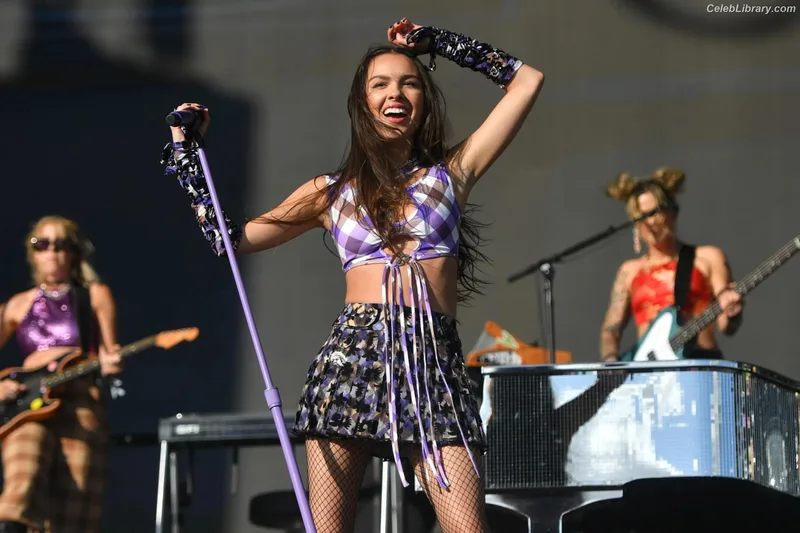 Olivia Rodrigo photo 11 of 3933