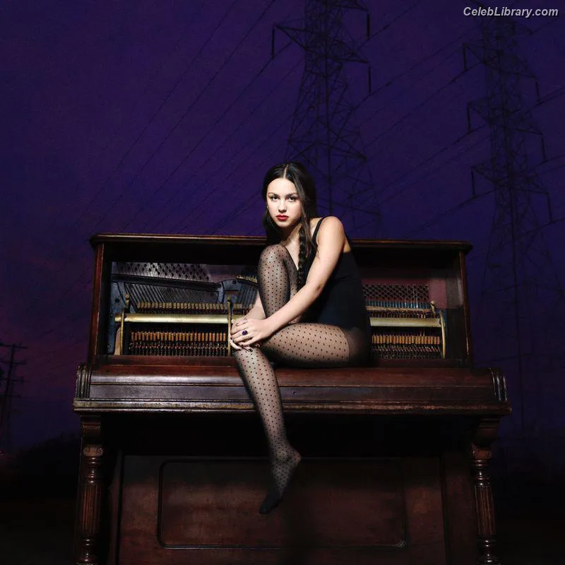 Olivia Rodrigo photo 20 of 3933