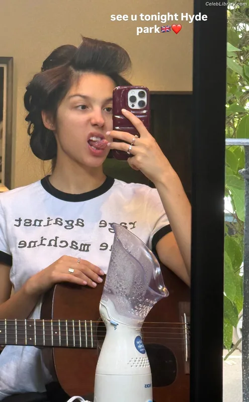 Olivia Rodrigo photo 9 of 3933
